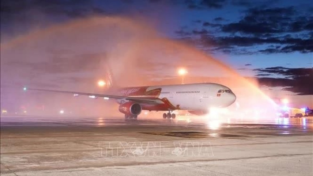 Hình ảnh chuyến bay khai trương đường bay Praha – Hà Nội của Vietjet